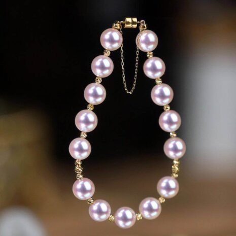 Radiate Elegance: 18k Gold Bracelet with Pearls