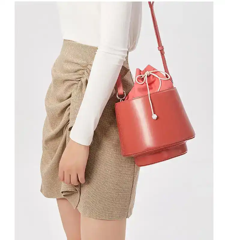 red bucket bag model