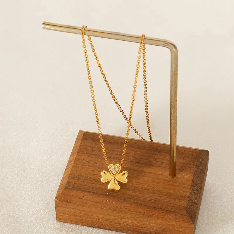 18k Gold diamond clover necklace